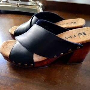 Korks womens Wedges size 8.  Black great used condition